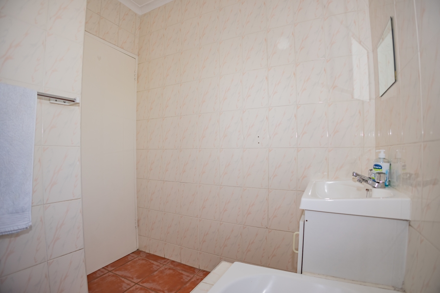 3 Bedroom Property for Sale in Uitzicht Western Cape